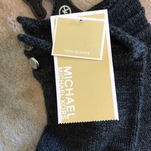 Michael Kors Accessories - Michael Kors tech gloves Michael Kors Accessories - Michael Kors tech gloves